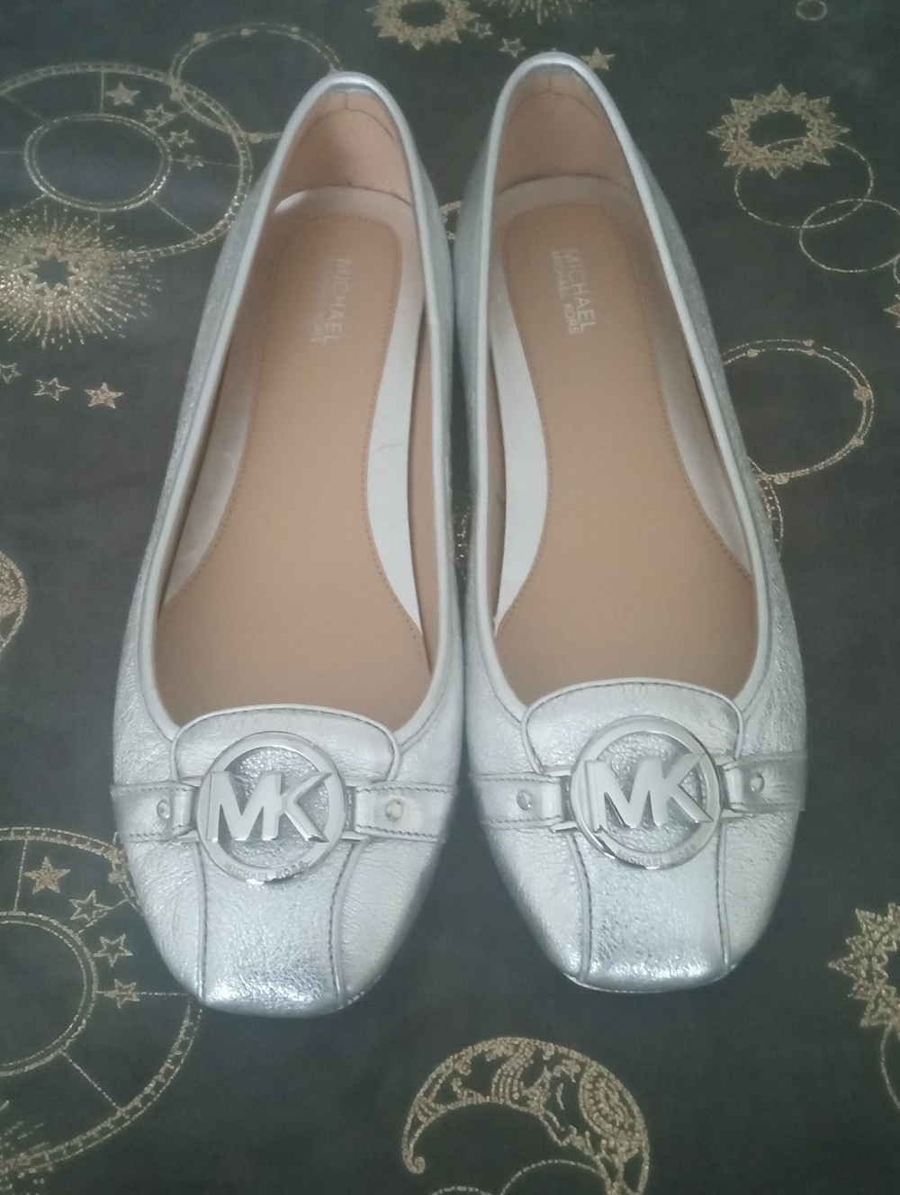 Michael Kors Metallic Silver Leather MK Round-Logo Ballet Flats Size 10
